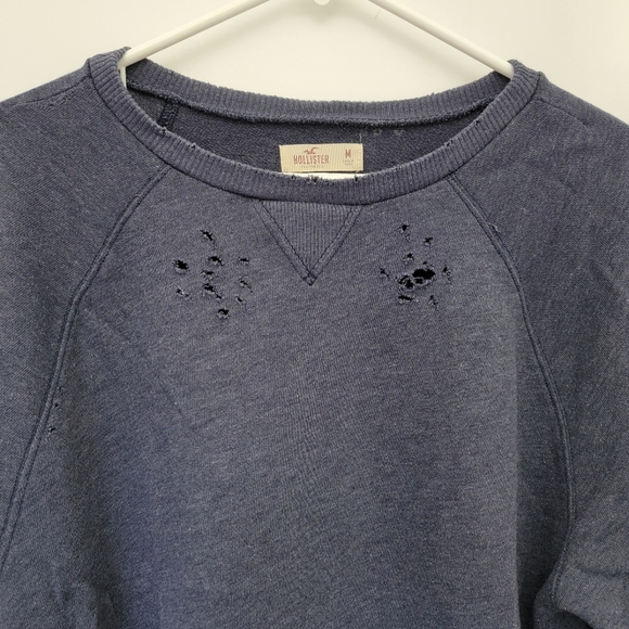 Hollister Women's Relaxed Fit Distressed Blue Crew Neck Sweatshirt Size Medium - Picture 2 of 11